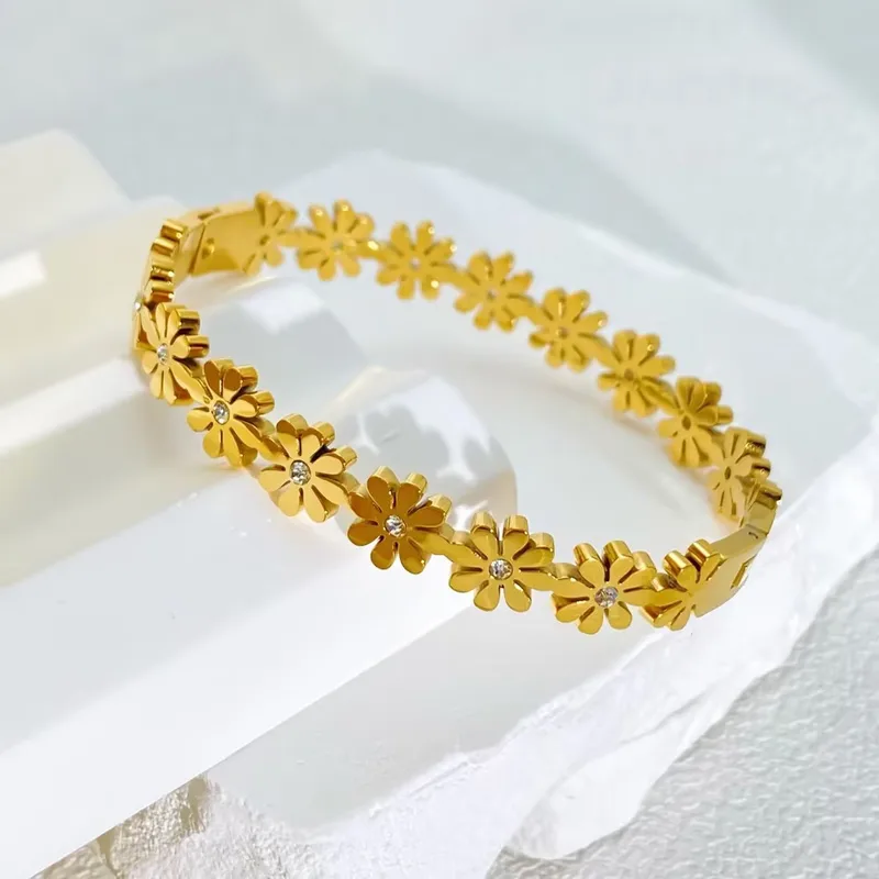 18K Gold Plated Beautiful Daisy Bangle with CZ Stones Stainless Steel