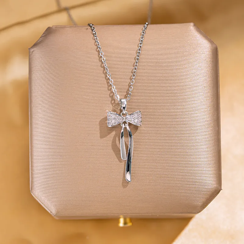 Beautiful Zircon Bow Pendant Necklace Silver Plated