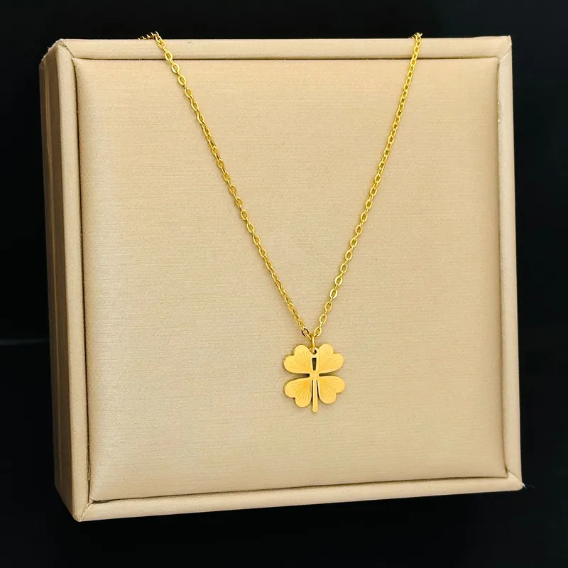 Trending Flower Pendant Necklace Hypoallergenic